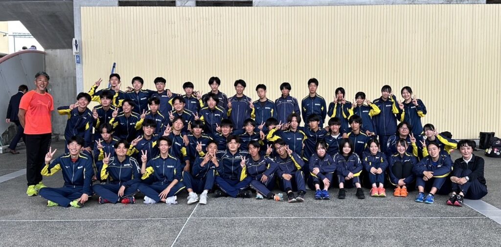 陸上競技部の集合写真