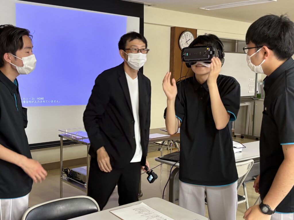 福祉コースの学生がVRで認知症を体験