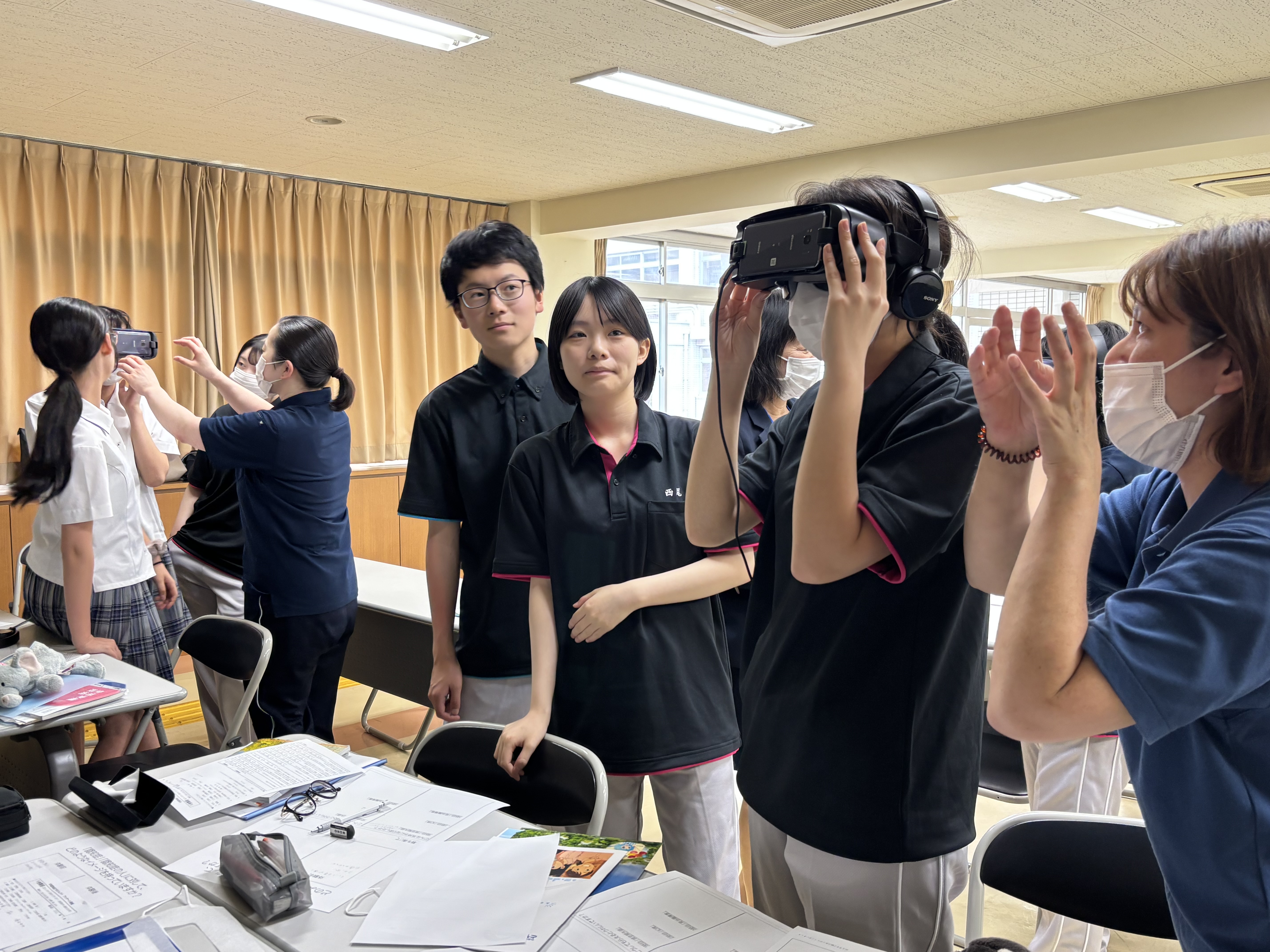 福祉コースの学生がVRで認知症を体験